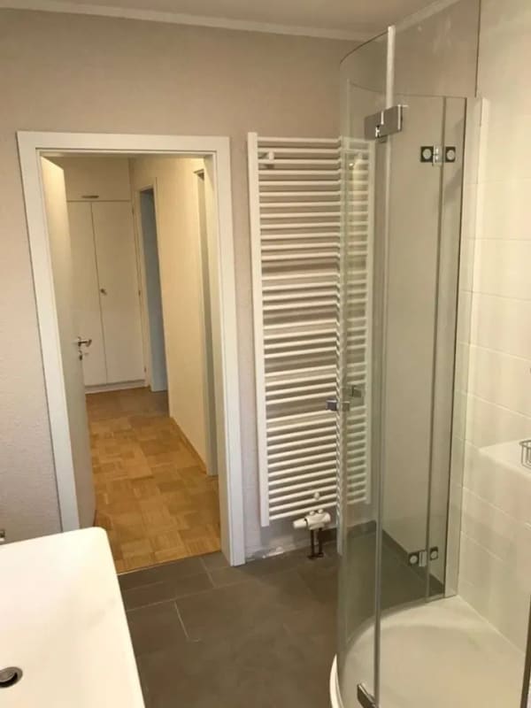Immobilie in Bad Eilsen - Modernisierte 3-Zimmer-Wohnung mit Eichenparkett, 2 Balkonen & moderner Ausstattung in Bad Eilsen - Bild 2