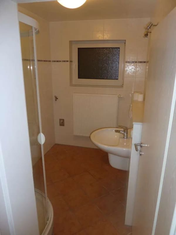 Immobilie in Bad Eilsen - Gemütliche 2-Zimmer-Souterrainwohnung mit Terrasse, Stellplatz & Top-Ausstattung in Bad Eilsen - Bild 1