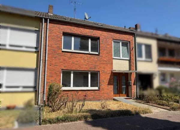 Immobilie in Kevelaer - Modernisierungsbedürftiges Reihenmittelhaus, ggf. 2-Fam.-Haus - Bild 0