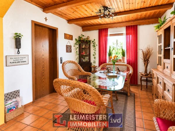 Immobilie in Krombach - NEU! Tolles Einfamilienhaus in Krombach – Wohnen direkt in der Natur - separate Einliegerwohnung! - Bild 3