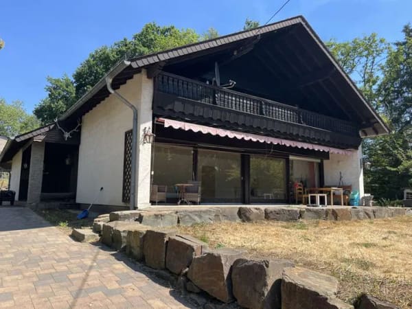 Immobilie in Großmaischeid - Großzügiges, an Waldrand gelegenes Einfamilienhaus in einer Sackgasse - Bild 0