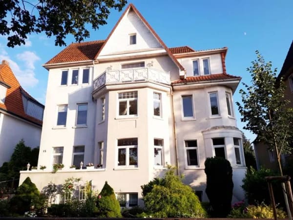 Immobilie in Bad Nenndorf - Traumhafte 4-Zimmer-Wohnung 133 qm Belle Etage in Bad Nenndorf mit 2 Balkonen, EBK, Garage, 2 Bädern - Bild 0