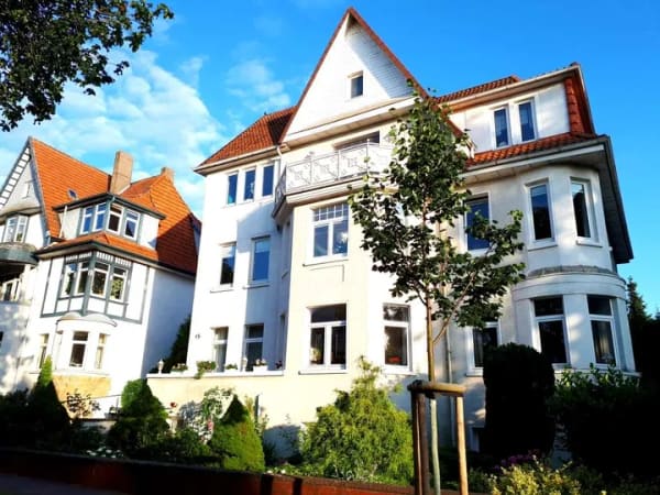 Immobilie in Bad Nenndorf - Traumhafte 4-Zimmer-Wohnung 133 qm Belle Etage in Bad Nenndorf mit 2 Balkonen, EBK, Garage, 2 Bädern - Bild 1