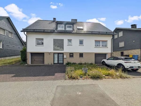Immobilie in Bad Laasphe - Großzügiges Zweifamilienhaus mit malerischer Aussicht - Bild 2