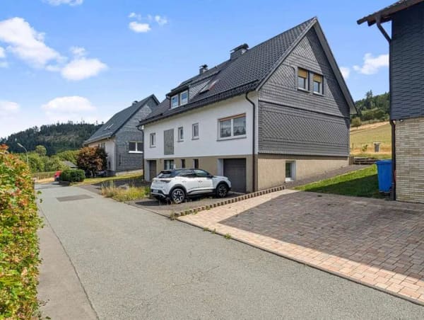 Immobilie in Bad Laasphe - Großzügiges Zweifamilienhaus mit malerischer Aussicht - Bild 4