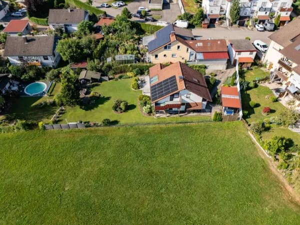 Immobilie in Vogt - Vogt - Gepflegtes EFH mit ELW in traumhaft schöner und ruhiger Lage angrenzend an eine Wiese… - Bild 1