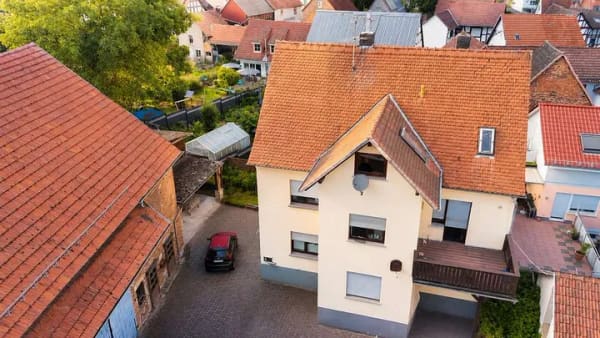 Immobilie in Wettenberg - Viel Platz! Mehrgenerationenhaus, separates Apartment, Ortskern von Wissmar - Bild 0