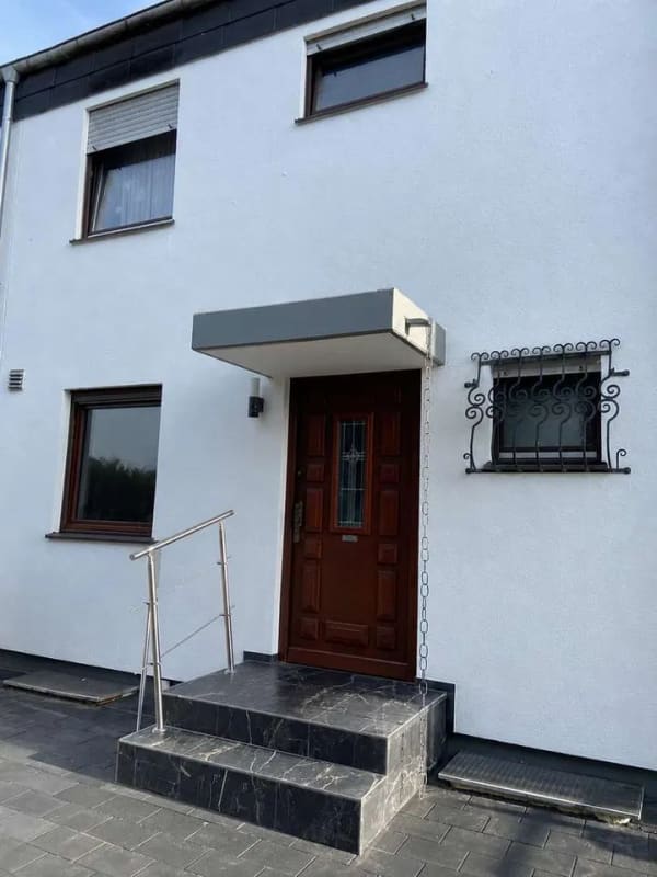 Immobilie in Egelsbach - Modernisiertes Reihenmittelhaus mit großem Garten, 3 Bädern und ausgebautem Dachgeschoss - Bild 0