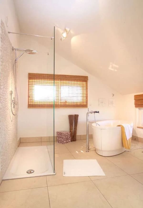 Immobilie in Freisbach - Exklusive Villa in Freisbach - Individuell geplant, perfektioniert für Ihr Lebensgefühl - Bild 2