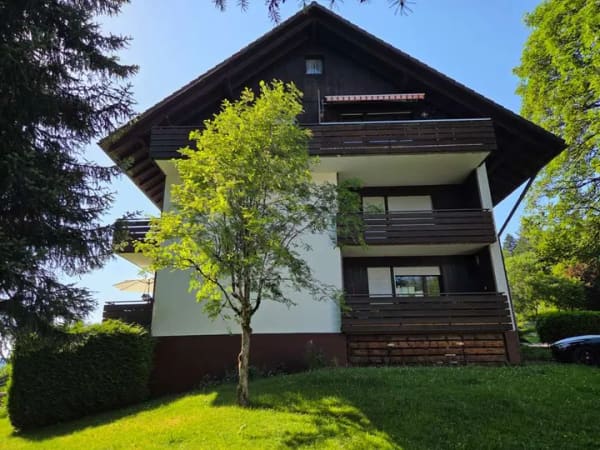 Immobilie in Herrischried - Wohnen am Sehnsuchtsort: Wunderschöne 2-Zi-Wohnung mit Südbalkon im Grünen - Bild 1