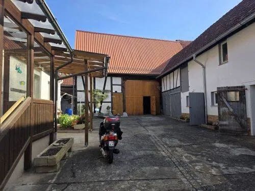Immobilie in Hammelburg - Einfamilienhaus "3-Seiten-Hof" in 97762 Hammelburg-Gauaschach, 11 km bis Hammelburg (ID 10707) - Bild 2