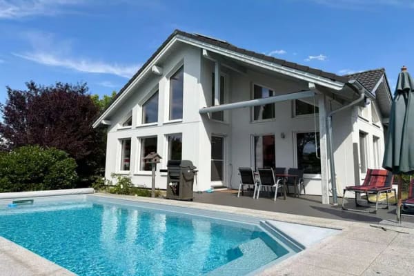 Immobilie in Königsmoos - Exklusiver Bungalow mit Pool, Sauna, FBH, PV & Klima im Neubauviertel mit bester Energieklasse A+  - Bild 0