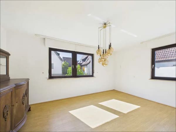 Immobilie in Goldbach - Seltene Gelegenheit in Goldbach! Ein Haus mit vielen Möglichkeiten - Bild 2