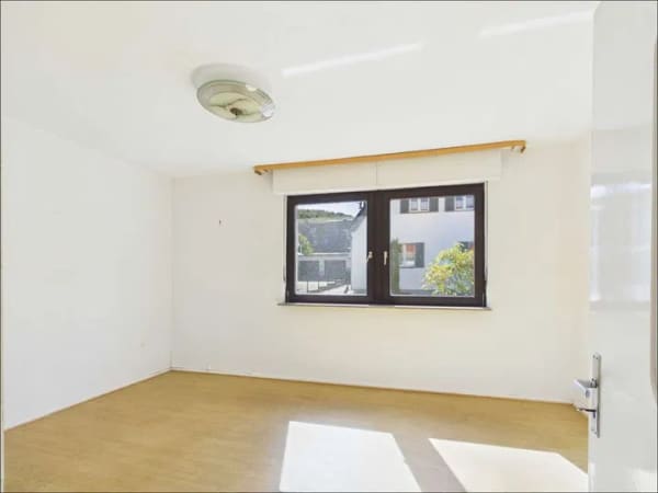 Immobilie in Goldbach - Seltene Gelegenheit in Goldbach! Ein Haus mit vielen Möglichkeiten - Bild 3