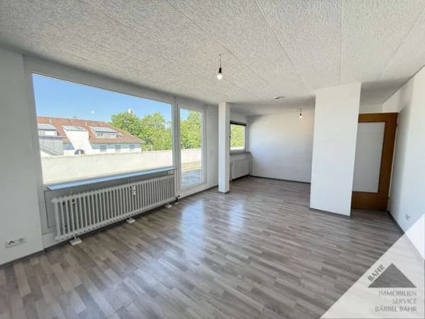 Immobilie in Korntal-Münchingen - Penthouse-Wohnung mit Einzelgarage – Ihr Paradies zum Entspannen mit viel Licht und Sicht! - Bild 1
