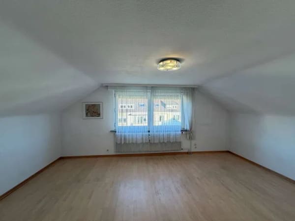 Immobilie in Schorndorf - Renovierer aufgepasst! Helle Dachgeschosswohnung in schöner Wohnlage in Schorndorf-Nord!  - Bild 1