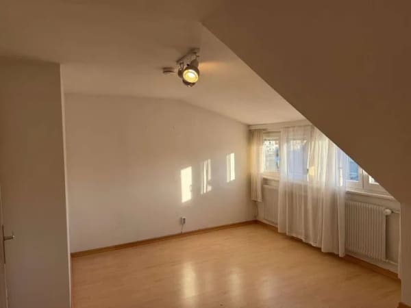 Immobilie in Schorndorf - Renovierer aufgepasst! Helle Dachgeschosswohnung in schöner Wohnlage in Schorndorf-Nord!  - Bild 3