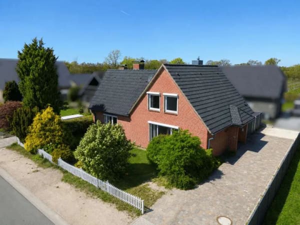 Immobilie in Borstel-Hohenraden - Kernsaniertes Einfamilienhaus mit hochwertiger Ausstattung und Keller in Borstel-Hohenraden - Bild 1