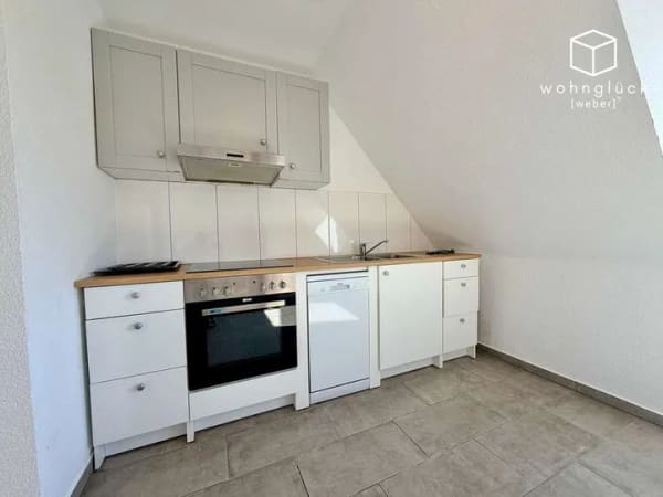 Immobilie in Reichenberg - Modernisierte 3-Zimmer-Dachgeschosswohnung mit Einbauküche & Stellplatz nahe Würzburg - Bild 4