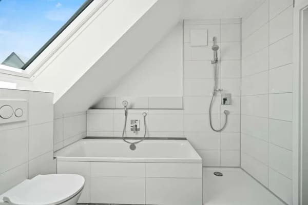 Immobilie in Achstetten - Modernes Wohnen im DG: 3,5-Zimmer-Wohnung mit Balkon und Tageslichtbad in Achstetten - Bild 4