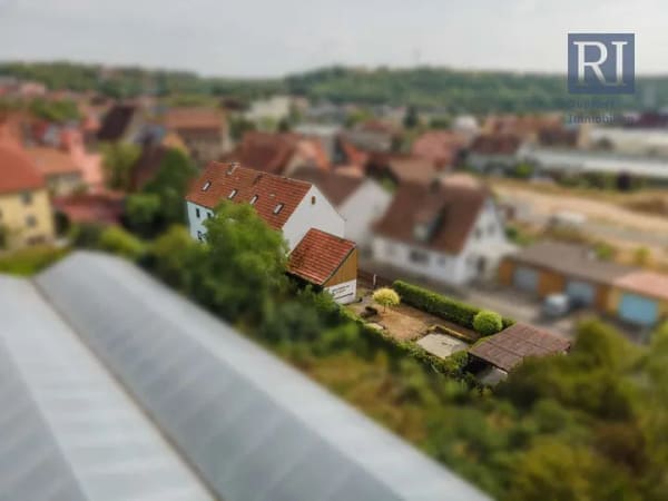 Immobilie in Marktbreit - Zweifamilienhaus mit Nebengebäude und Garten - Bild 2