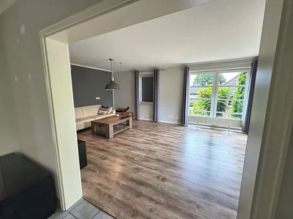 Immobilie in Ostrohe - Hochwertig gebautes Einfamilienhaus in guter Lage von Ostrohe - Bild 3