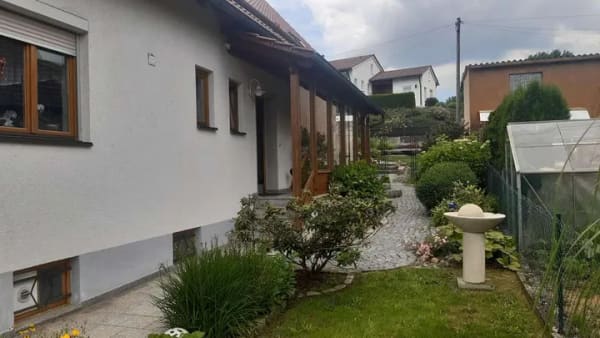 Immobilie in Aindling - Zweifamilienhaus (240 m²) mit zwei Einheiten, Garten und Garage – ruhig in  Gaulzhofen, Aindling - Bild 0