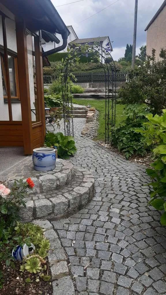Immobilie in Aindling - Zweifamilienhaus (240 m²) mit zwei Einheiten, Garten und Garage – ruhig in  Gaulzhofen, Aindling - Bild 2