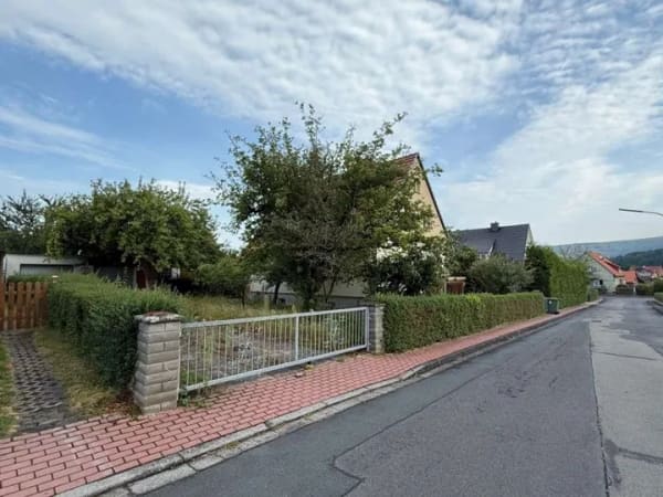 Immobilie in Reinhardshagen - Dieses Einfamilienhaus mit Einliegerwohnung und großem Garten kann schon Morgen das Deine sein - Bild 1