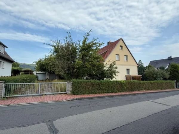 Immobilie in Reinhardshagen - Dieses Einfamilienhaus mit Einliegerwohnung und großem Garten kann schon Morgen das Deine sein - Bild 2