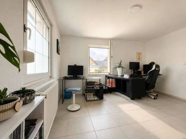Immobilie in Horhausen (Westerwald) - Vielseitig nutzbares Wohnhaus mit 
Sauna, Kamin und großem Garten 
in Horhausen!
 - Bild 4