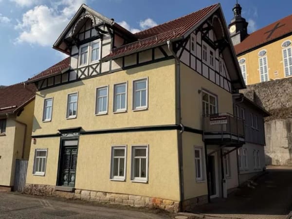 Immobilie in Bad Liebenstein - Attraktives Wohnhaus mit Entwicklungspotenzial ! - Bild 1