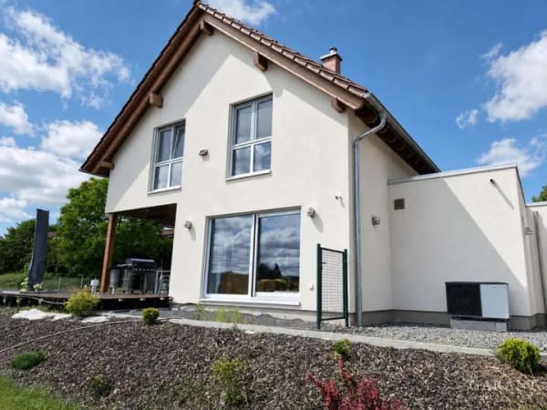 Immobilie in Neualbenreuth - Familienglück im Grünen - neuwertiges Zuhause mit großem Garten - Bild 0