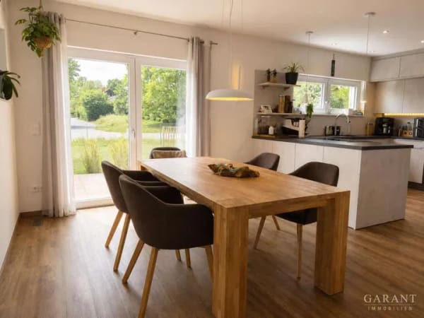 Immobilie in Neualbenreuth - Familienglück im Grünen - neuwertiges Zuhause mit großem Garten - Bild 3
