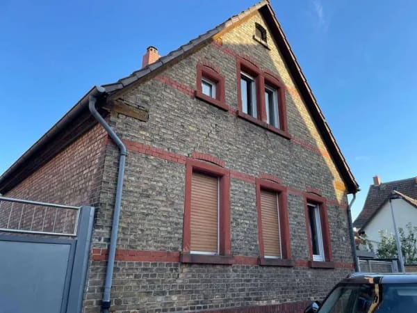 Immobilie in Bischofsheim - Bieterverfahren! Sanierungsimmobilie auf idyllischem Grundstück in Bischofsheim zum "wachküssen" - Bild 1