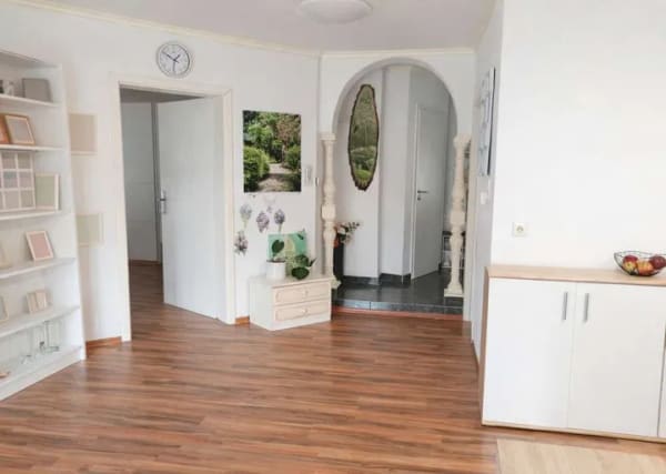 Immobilie in Ramstein-Miesenbach - Kapitalanlage mit Entwicklungschancen: Zwei EG-Wohnungen plus Einliegerbereich - Bild 1