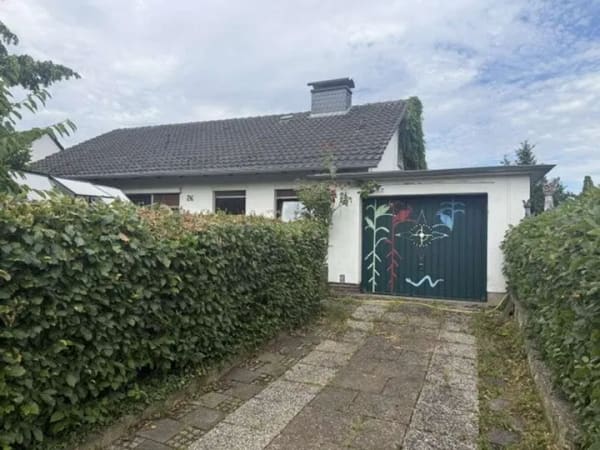 Immobilie in Heeßen - Großzügiges Wohnhaus mit viel Potential für Individualisten oder mehrere Generationen - Bild 1