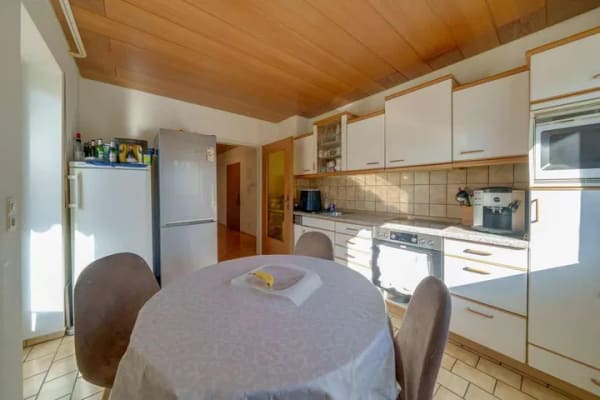 Immobilie in Heimenkirch - Viel Platz fürs Leben: 3,5-Zimmer-Wohnung mit Westbalkon, Kamin und Garage - Bild 3