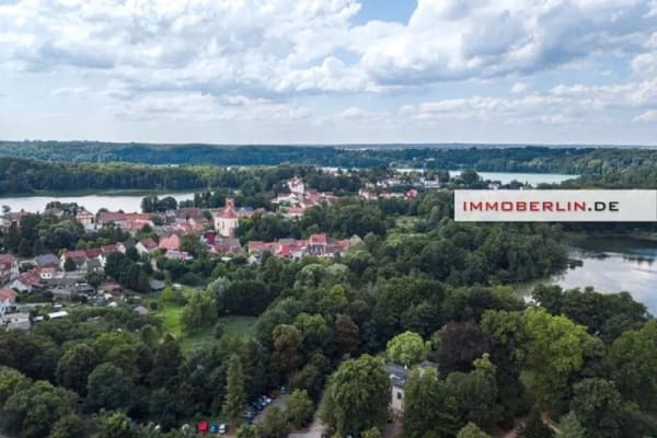 Immobilie in Buckow - IMMOBERLIN.DE - Toplage Märkische Schweiz! Exquisites Haus mit Gartenidylle & Weitsicht im Ortskern - Bild 0
