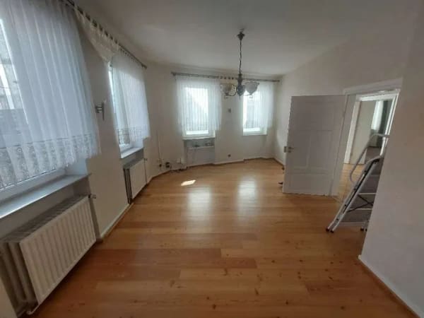 Immobilie in Westhofen - Einfamilienhaus mit Gewerbeeinheit im alten Ortskern von Westhofen - Bild 3
