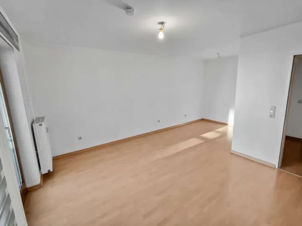 Immobilie in Freising - Helle, gut geschnittene 1-Zimmer-Wohnung mit TG-Stellplatz – Freising-Lerchenfeld - Bild 2