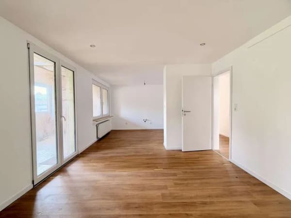 Immobilie in Dörentrup - Vielseitiges Zweifamilienhaus mit zwei Wohneinheiten und Doppelgarage in Dörentrup-Schwelentrup - Bild 1