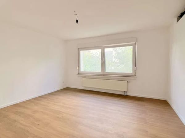 Immobilie in Dörentrup - Vielseitiges Zweifamilienhaus mit zwei Wohneinheiten und Doppelgarage in Dörentrup-Schwelentrup - Bild 3