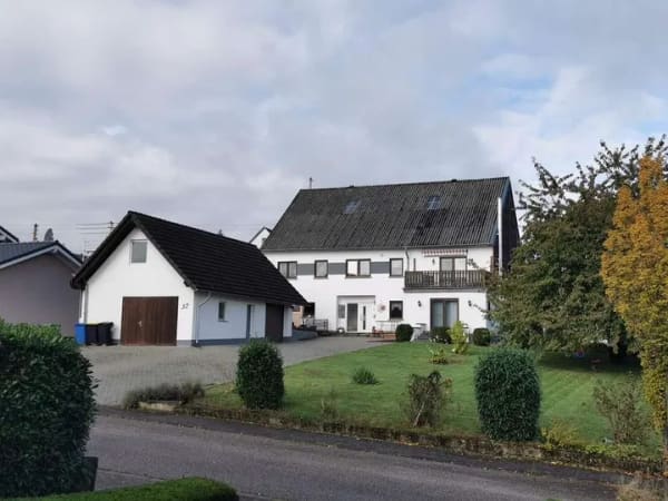 Immobilie in Mastershausen - Zweifamilienhaus mit Ferienhaus und zus. Grundstück, neue Wärmepumpe und PV-Anlage - Provisionsfrei - Bild 0