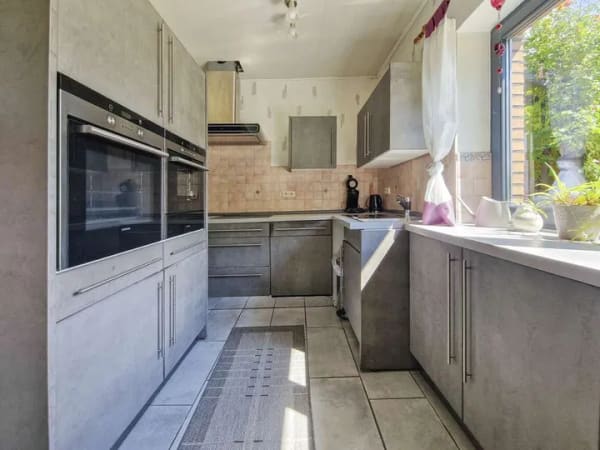 Immobilie in Tellingstedt - Zwei Wohneinheiten, viele Möglichkeiten – gepflegtes Zweifamilienhaus mit neuer Heizung & schönem Ga - Bild 2
