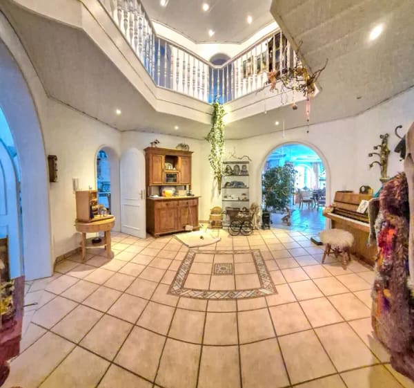 Immobilie in Großalmerode - !PROVISIONSFREI! Pittoreske Villa am See (331 m² / 8–9 Zimmer) in Großalmerode-Epterode bei Kassel: Baujahr 1995 ++ Einliegerwohnung, Balkone/Terrassen, Fußbodenheizung, Garage, 1.581 m² Grundstück ++ - Bild 1