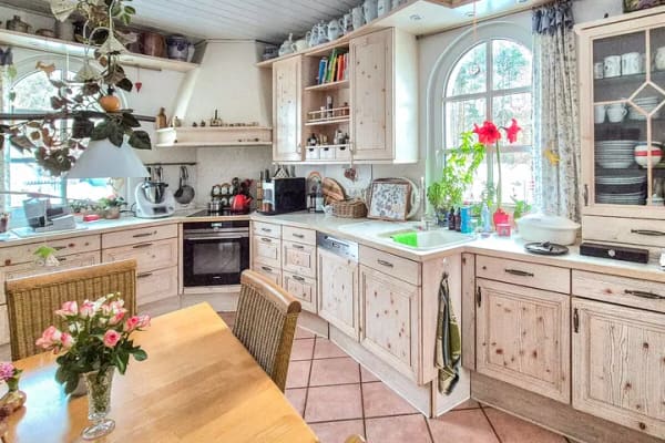 Immobilie in Großalmerode - !PROVISIONSFREI! Pittoreske Villa am See (331 m² / 8–9 Zimmer) in Großalmerode-Epterode bei Kassel: Baujahr 1995 ++ Einliegerwohnung, Balkone/Terrassen, Fußbodenheizung, Garage, 1.581 m² Grundstück ++ - Bild 2