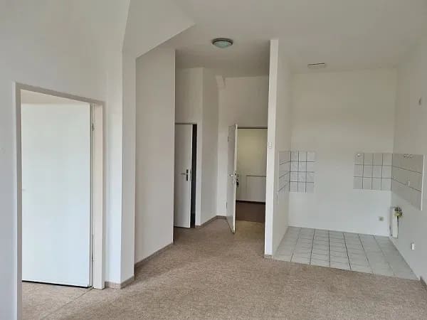 Immobilie in Neumark - 2-Raum-Wohnung - barrierefrei mit Lift + Fußbodenheizung - Bild 1