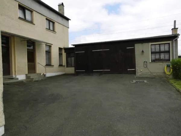 Immobilie in Limbach - Teilsaniertes 1-2-Familienhaus mit viel Nebengelass und großem Grundstück in ländlicher Lage - ideal für Handwerker oder große Familie geeignet! - Bild 1