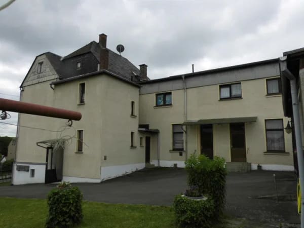 Immobilie in Limbach - Teilsaniertes 1-2-Familienhaus mit viel Nebengelass und großem Grundstück in ländlicher Lage - ideal für Handwerker oder große Familie geeignet! - Bild 2